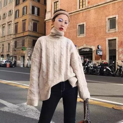 高领毛衣开启早冬搭配 温暖与时尚的完美融合